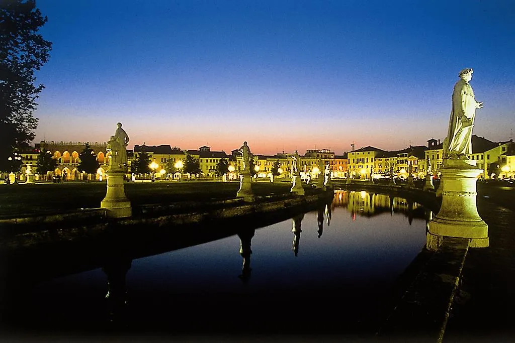 Isola Memmia Bed and Breakfast Padua 3*,